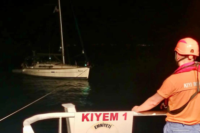 Çanakkale Boğazı'nda Sürüklenen Tekne Kurtarıldı