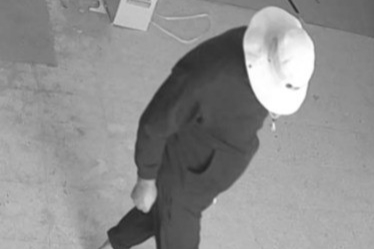 Michael Jackson Kılığında Trafoya Girip Kameralardan Saklanmaya Çalıştılar