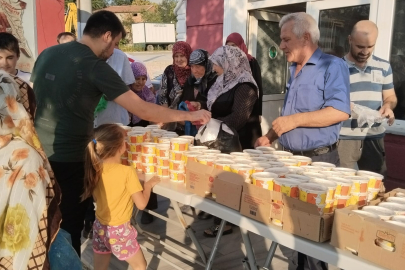 Esetçe'de Aşure İkram Edildi