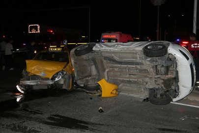 Çanakkale'de Taksiyle Otomobilin Çarpıştığı Kazada 8 Kişi Yaralandı