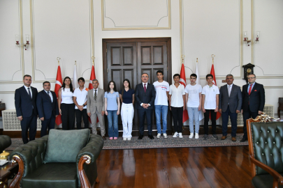 Vali Soytürk, LGS’de 500 Tam Puan Alan Öğrencileri Ağırladı