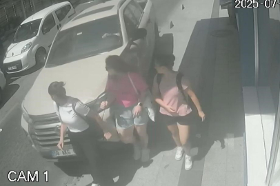 Alkollü Sürücü Kaldırımda Yürüyen Yayalara Çarptı: 2 Yaralı