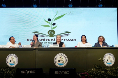 Başkan Akın, Burhaniye Kitap Fuarı’nda “Yerelden İktidara” Buluşmasında Yer Aldı