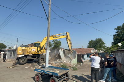 Çorlu'da Metruk Binalar Yıkıldı