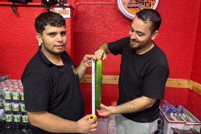 Muratlı’da Dev Salatalık Görenleri Hayrete Düşürdü