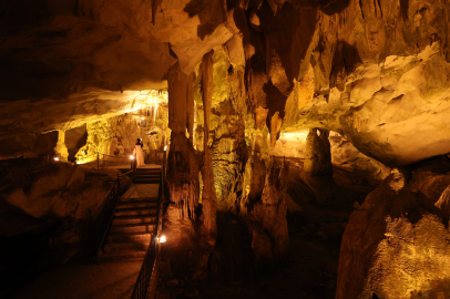 Dupnisa Mağarası "Serinliği" İle Ziyaretçilerini Cezbediyor