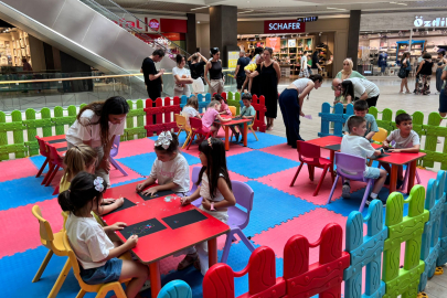 Edirne’deki AVM’de “Sihirli Kağıt” Etkinliği