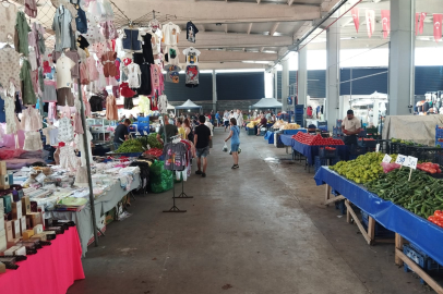 Sıcaklar Cumartesi Pazarını Vurdu