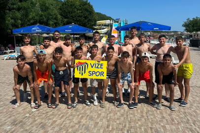 Vizespor U-13 Takımı Şampiyonluk Hediyesini Denizde ve Havuzda Kutladı
