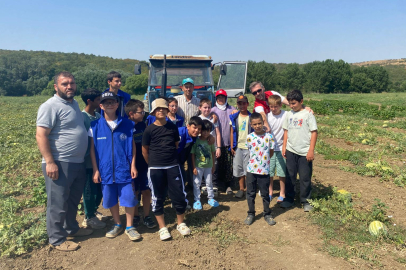 Tekirdağ’da Yaz Kur’an Kursu Öğrencilerinden Gönüllü Hasat Etkinliği