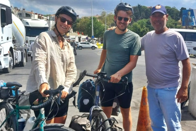 Bisikletle Seyahat Eden Hollandalı Çift Gelibolu'da Mola Verdi