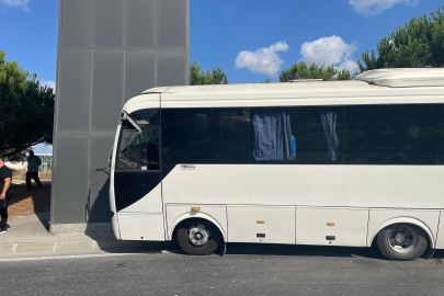 İşçi Servisi Direğe Çarptı: 16 Yaralı