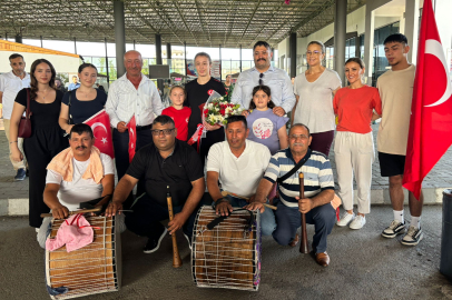 Edirneli Güreşçi Eylem Engin Davul Zurnayla Karşılandı