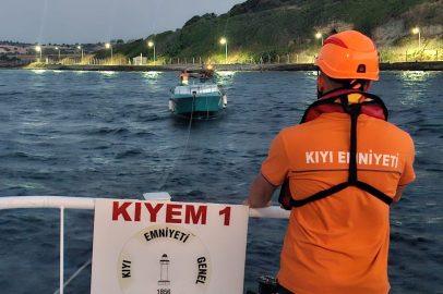Çanakkale Boğazı’nda İçinde 2 Kişinin Bulunduğu Tekne Kurtarıldı