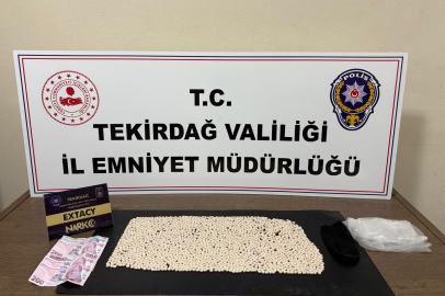 Tekirdağ'da 2 Bin 474 Sentetik Ecza Hapı Ele Geçirildi