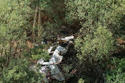 Tarım İşçilerini Taşıyan Minibüs Uçuruma Yuvarlandı: 3 Ölü, 4'ü Ağır 18 Yaralı