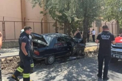 Tekirdağ'da Ağaca Çarpan Otomobilin Sürücüsü Yaralandı