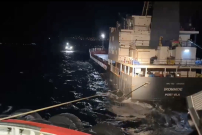 Çanakkale Boğazı'ndan Geçen Kuru Yük Gemisi Makine Arızası Yaptı