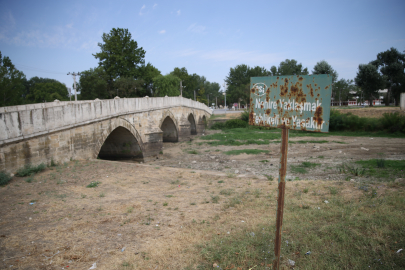 Kuraklık ve Sıcakların Olumsuz Etkilediği Tunca Nehri'nin Bazı Bölümlerinde Su Akmıyor