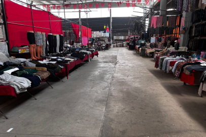 Pazarda Kıyafet Tezgahları Boş Kaldı