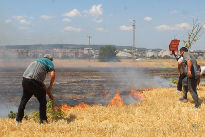 Çanakkale'de Otluk Alanda Çıkan Yangın Kontrol Altına Alındı