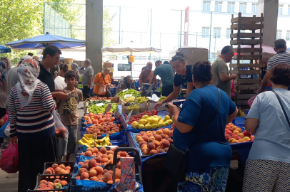 Havsa Halk Pazarında Meyve Tezgahları İlgi Görüyor