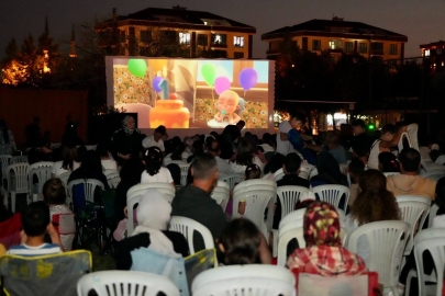 Çorlu Belediyesi’nden Açık Hava Sinema Keyfi