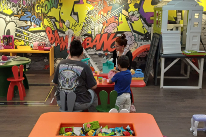 ‎Edirne'de Çocuklar Oynuyor Aileler Kameradan İzliyor