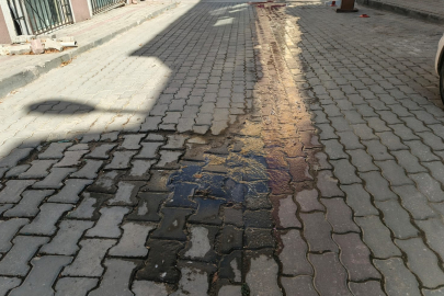 ‎Kaleiçi'nde Alt Yapı Arızası: Sular 2 Caddeye Yayıldı