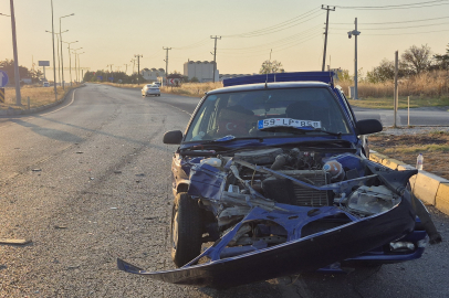 Edirne'de İki Otomobilin Çarpıştığı Kazada 3 Kişi Yaralandı