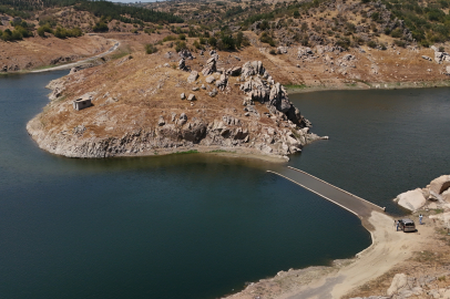 Kırklareli'nde Baraj Suyu Çekilince Çağlayan Köprüsü Ortaya Çıktı