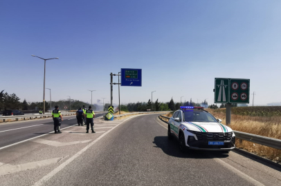 Kırklareli'nde Anızda Başlayıp Ağaçlık Alana Sıçrayan Yangına Müdahale Ediliyor
