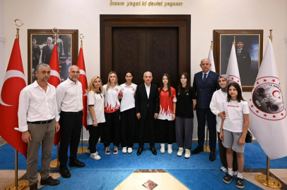 Vali Turan, Madalya Kazanan Taekwondocuları Ağırladı