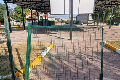 Saray’da Açık Hava Düğün Salonunun Kapısına Zarar Verildi