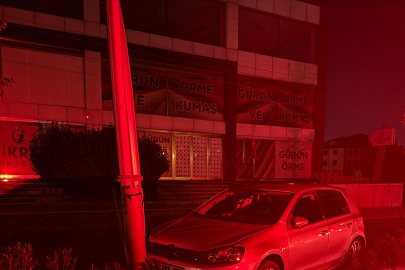 Bir Hafta İçinde Aynı Yerde İkinci Kaza: Elektrik Direğine Çarptı