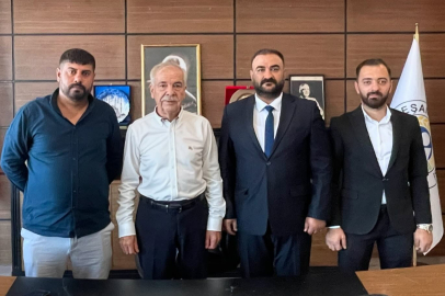 Ülkü Ocakları Üyeleri Belediyeyi Ziyaret Etti