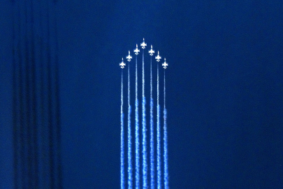 Türk Yıldızları'nın Beyşehir Gölü Üzerinde Uçuşu Uydu Tarafından Fotoğraflandı