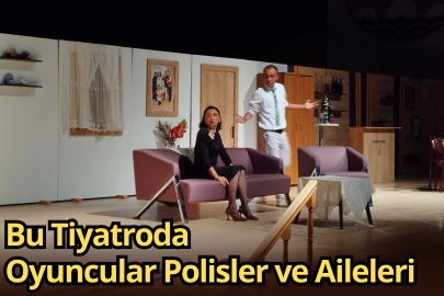 Bu Tiyatroda Oyuncular Polisler ve Aileleri