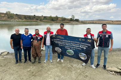 Edirne'de Üretilen 975 Bin 440 Pullu Sazan Yavrusu Tekirdağ'daki Göletlere Bırakıldı