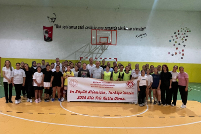 Edirne'de Aile Yılı Kapsamında Anneler ve Kızları Voleybol Maçı Yaptı