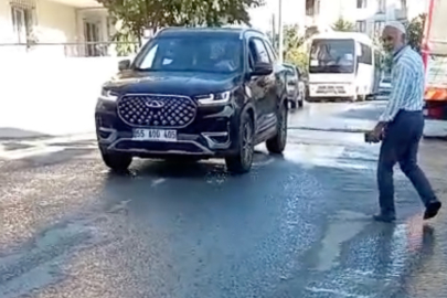 Patlayan Borudan Sular Dereye Aktı, Vatandaşlar Tepki Gösterdi