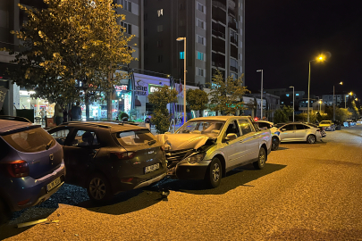 Alkollü Sürücü 4 Araca Çarparak Durabildi