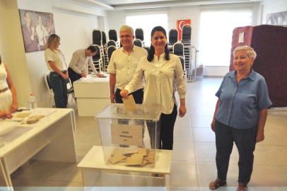 Başkan Gencan Akın Sandık Başında