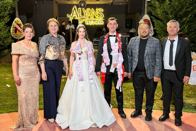 Belgin İba, Genç Çiftin Düğününe Katıldı