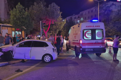 Edirne'de Kamyonet ile Otomobil Çarpıştı, 3 Kişi Yaralandı