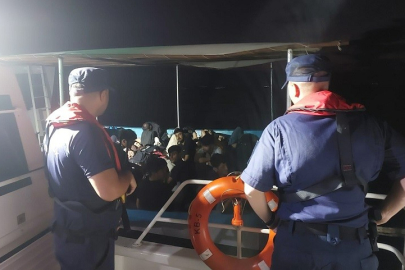 Çanakkale'de 56 Kaçak Göçmen ve 4 Göçmen Kaçakçısı Yakalandı