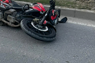 Otomobile Arkadan Çarpan Motosiklet Sürücüsü Yaralandı