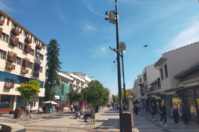 Saraçlar Caddesi'ne Motosikletle Giren Yandı