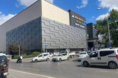 Edirneliler Dikkat! Bu Caddede Her Yerden Araç Çıkabilir