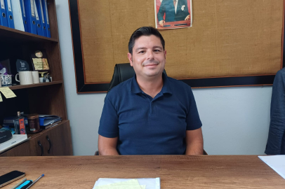 “Arılar Ayçiçeği Tarlasının Sessiz Kahramanları”